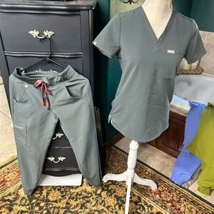 Figs Technical Collection Scrub Top in Bonsai Green xxs, xs/p